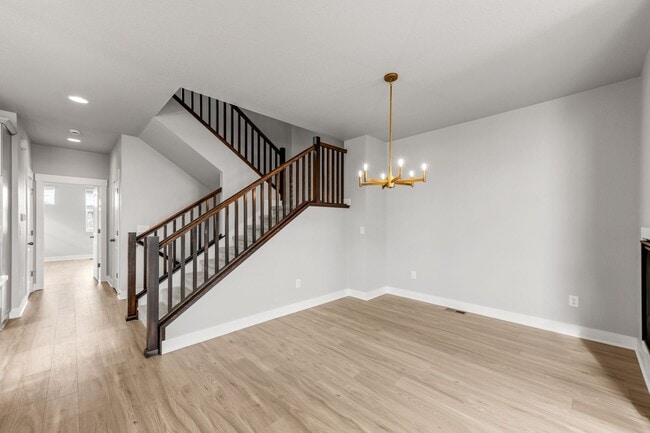 Building Photo - Spacious Family Home in Quiet Neighborhood