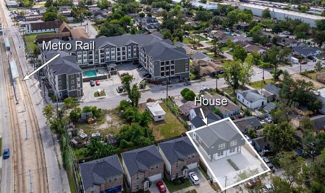 Building Photo - 203 Danna Ln