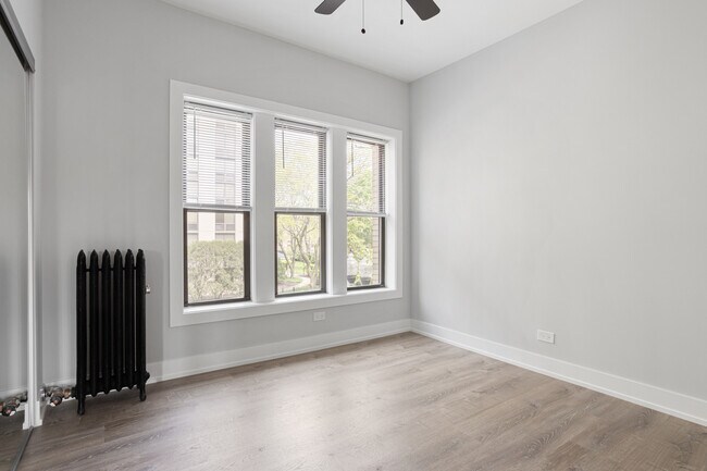 Building Photo - 1243 W Morse Ave