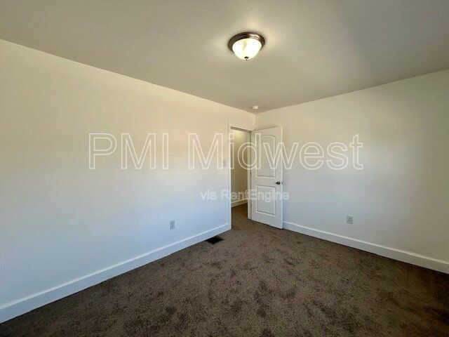 Building Photo - 2960 N Park Ave