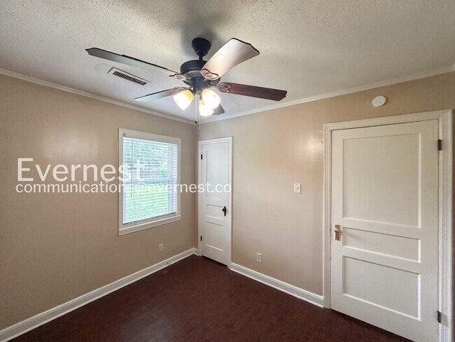 Building Photo - 2-Bed/1-Bath Home/Voucher Accepted/Available Now!