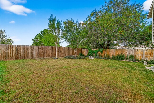 Building Photo - 5615 W Harrow Dr