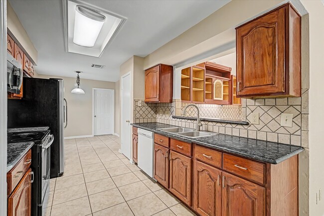 Building Photo - 7315 Foxside Ln