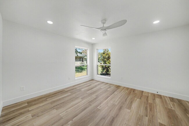 Building Photo - 4001 Bullock Dr