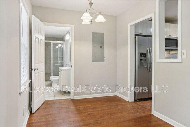 Building Photo - 1840 Camellia Dr