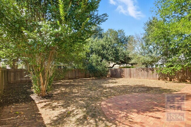 Building Photo - 10520 Fosseway Dr