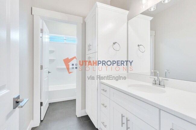 Building Photo - 7632 S Waverly Hls Ln