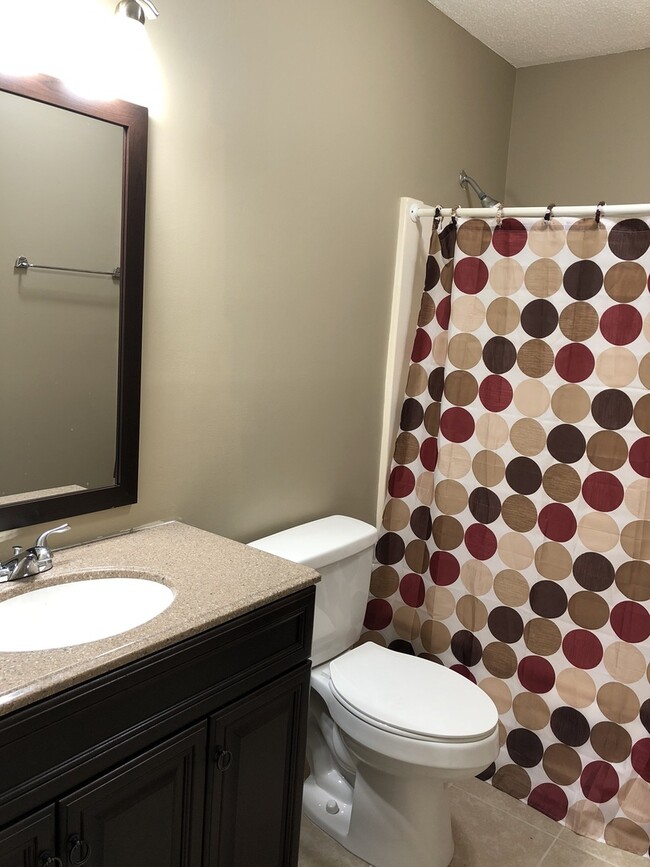 Building Photo - MOVE IN SPECIAL!!  3 Bed 1 Bath Home Avail...