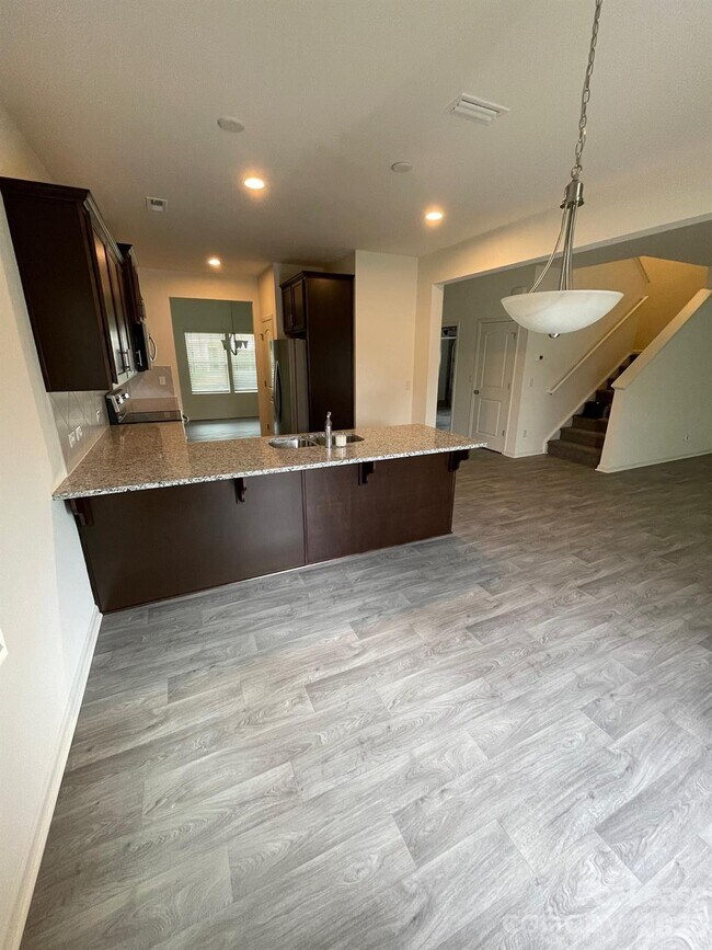 Building Photo - 809 Alexander Commons Dr