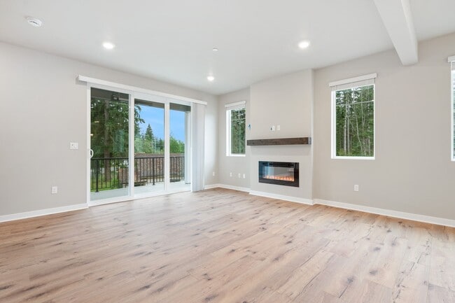 Building Photo - 4 Bed | 3.5 Bathroom | 1800 Sq Ft | $3,650