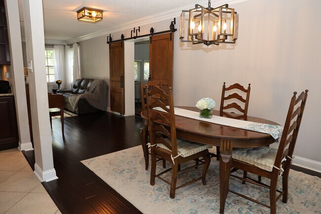 Building Photo - 4118 W Palmira Ave