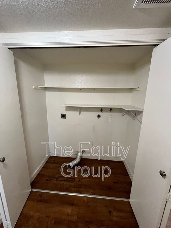 Building Photo - 4042 W Meadow Ave