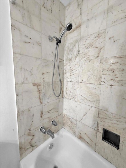 Building Photo - 405 N Ocean Blvd