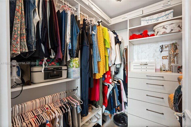 Building Photo - 3350 SW 27th Ave