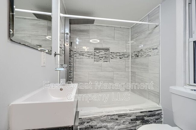 Building Photo - 4012 Fernhill Ave