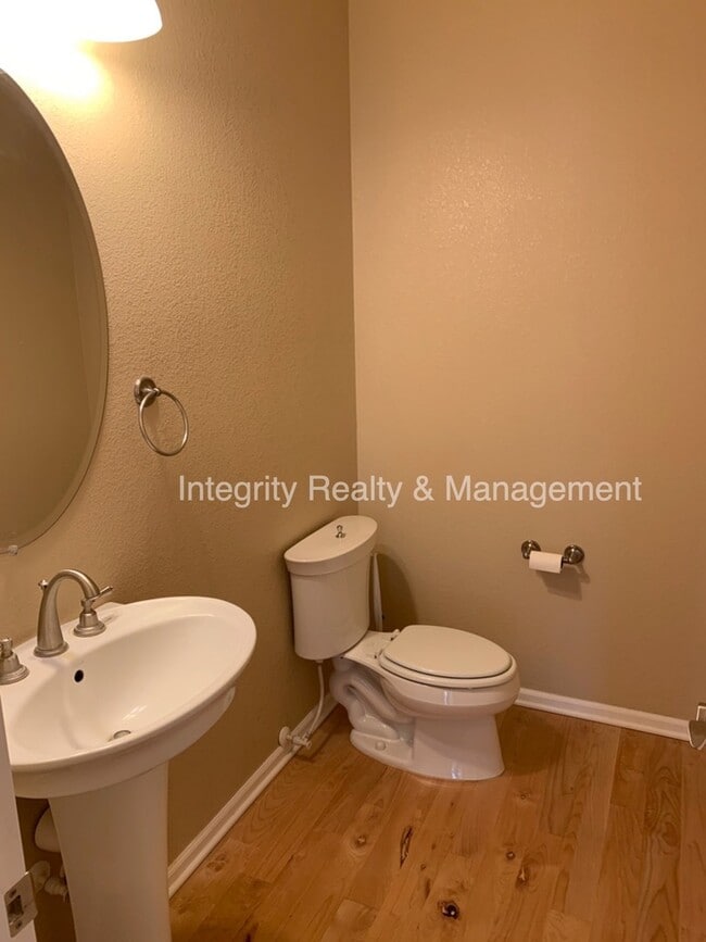Building Photo - 552 Hanging Rock Pl