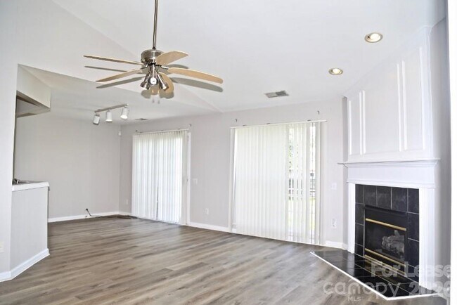 Building Photo - 7531 Double Springs Ct