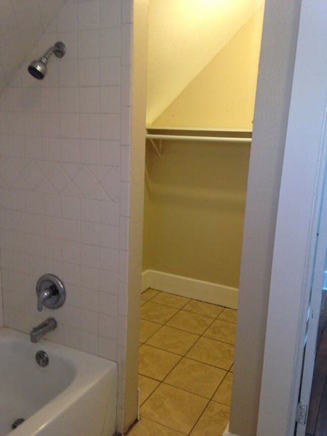 Building Photo - Beautiful new exterior on classic Harters Heights 4 bedroom (3 full baths) blocks from ND.