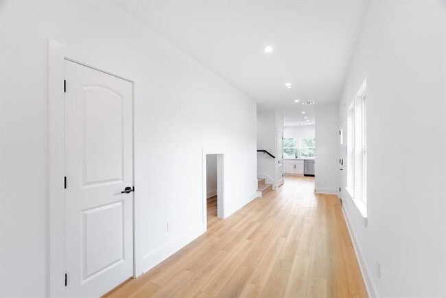 Building Photo - 7903 Sunnyhill St