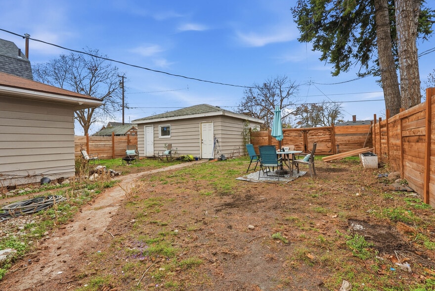 Building Photo - 729 W Augusta Ave