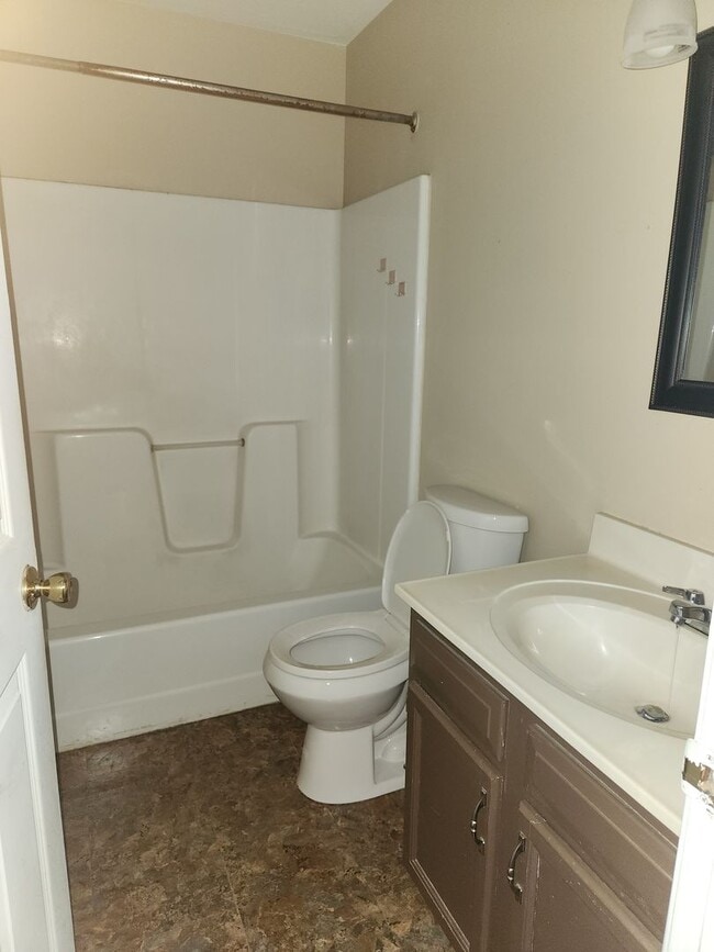 Building Photo - 819 Donnelly St