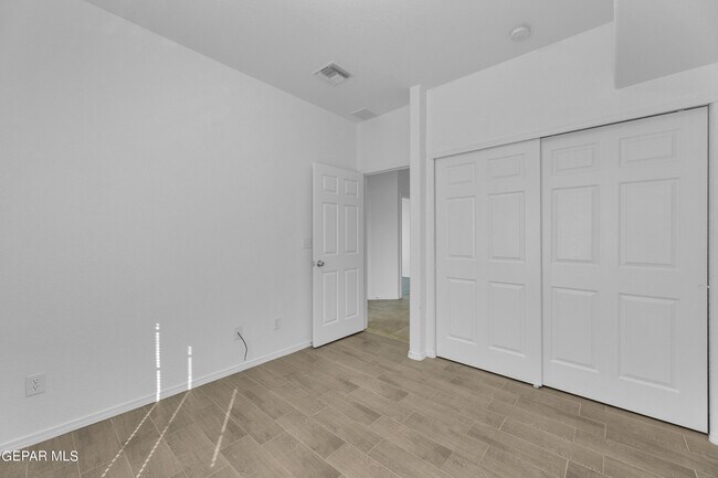 Building Photo - 657 Bariloche Dr