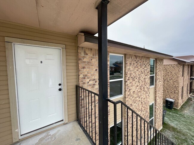 Building Photo - 1603 Benttree Dr