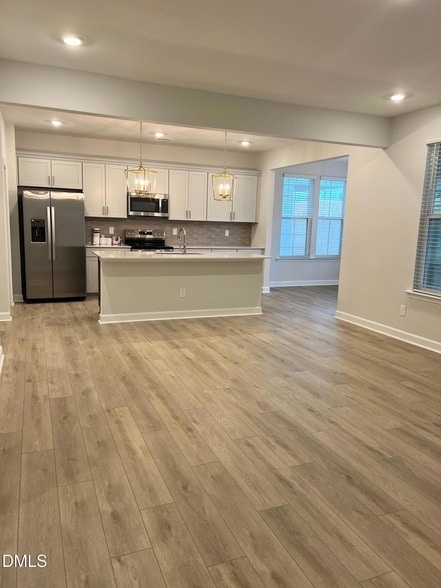 Building Photo - 404 White Oak Gdn Wy