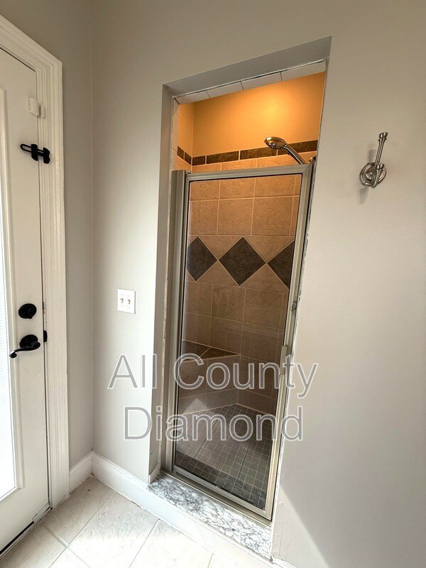 Building Photo - 12207 Lyndell Plantation Dr