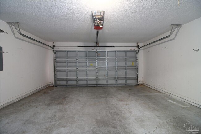 Building Photo - 609 Saleta St