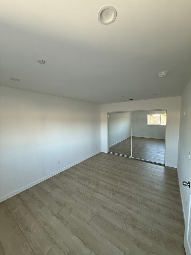 Building Photo - 22026 Saticoy St