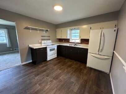Building Photo - "Charming 2-Bed Hideaway in NE Minneapolis - Spacious 900 Sq. Ft. Comfort!"