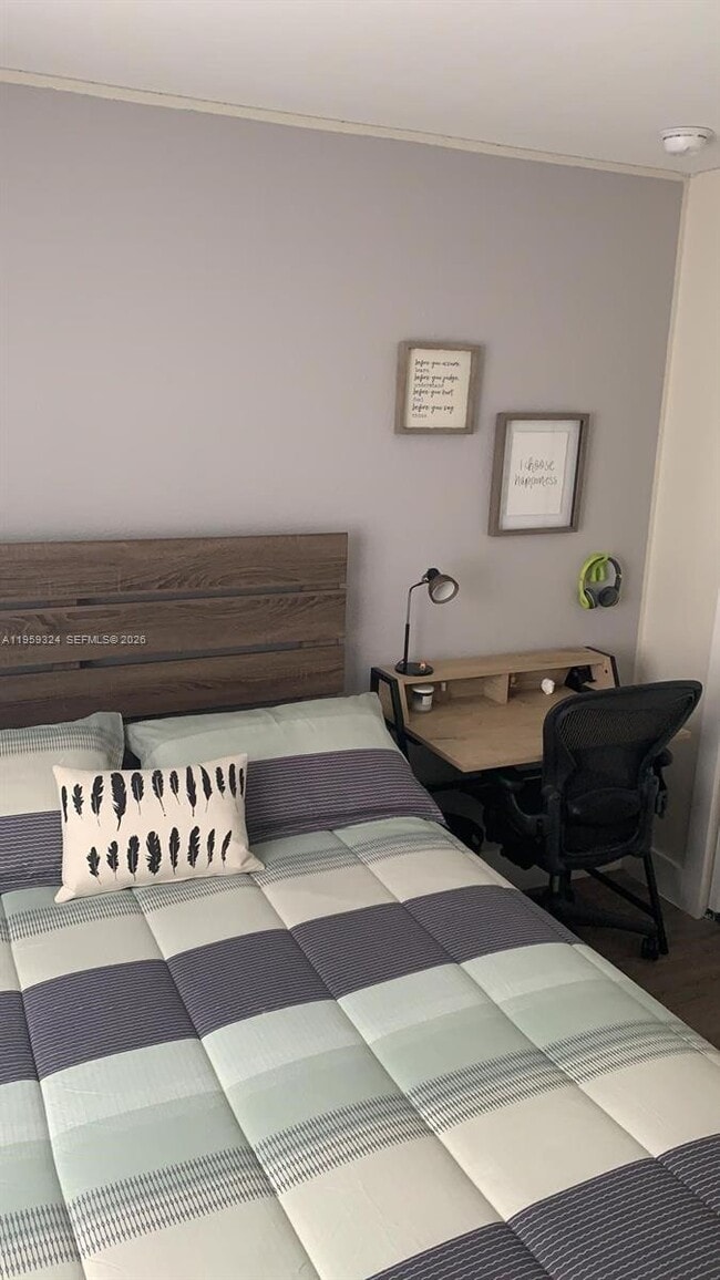 Building Photo - 3538 SW 17th St