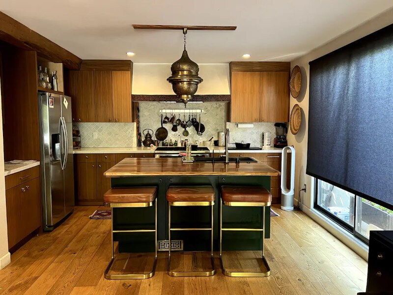 Building Photo - 1126 N Hoover St