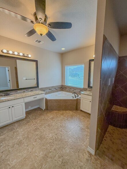 Building Photo - 300 Western Sky Trail