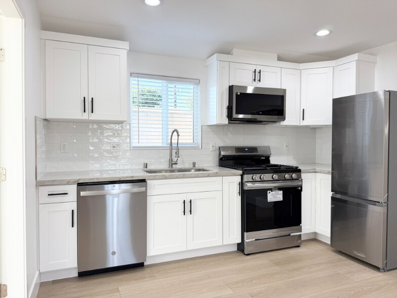 Primary Photo - 7141 El Verano Dr