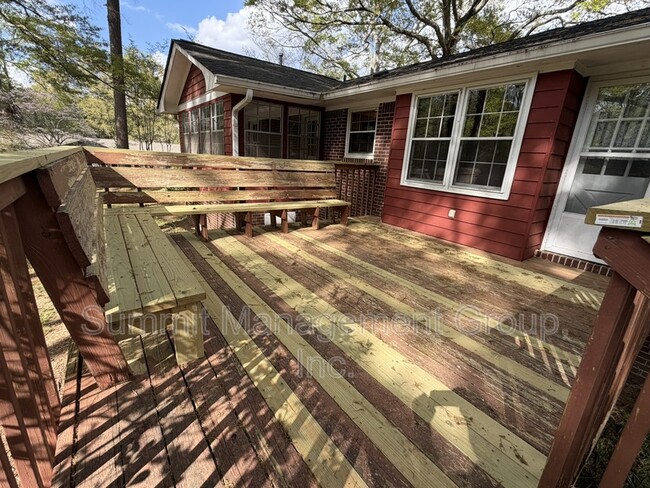 Building Photo - 200 Indian Creek Dr