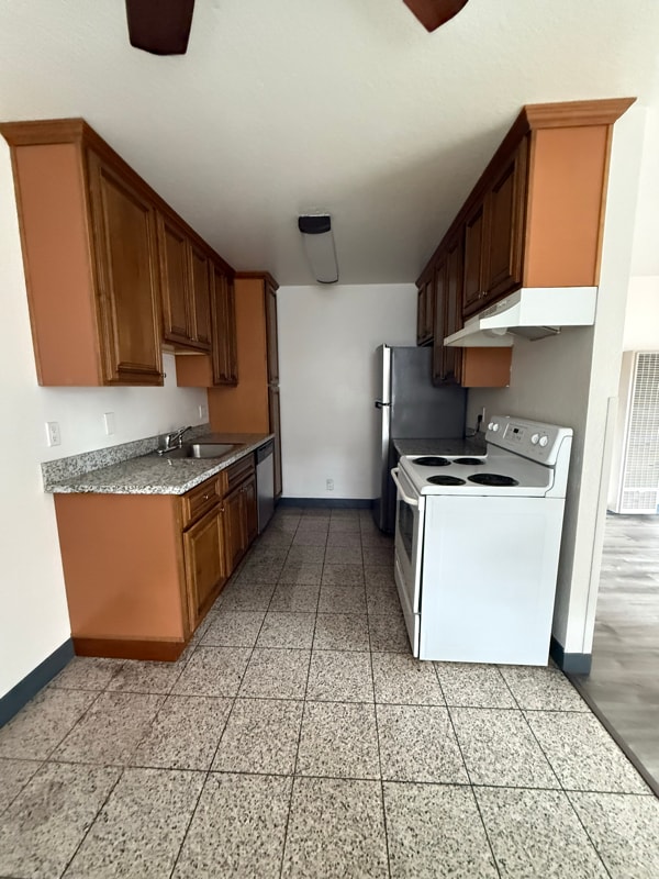 Building Photo - 103 E Lewelling Blvd