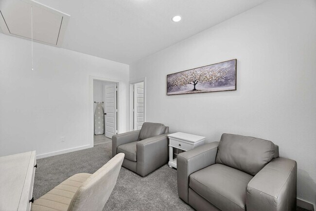 Building Photo - 2908 El Fenice Ln