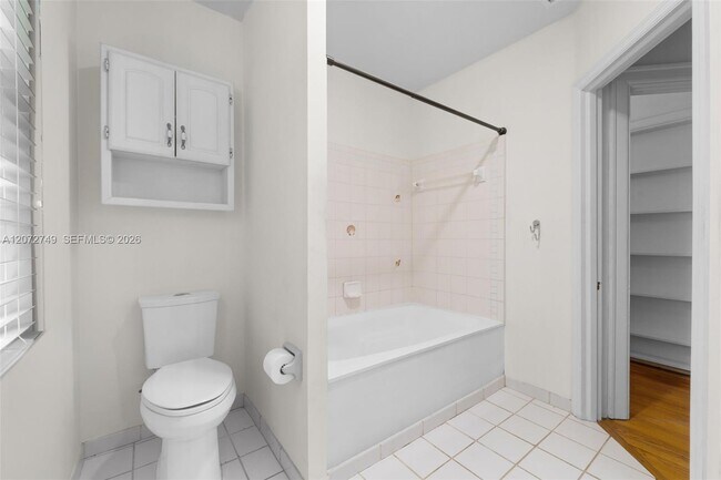 Building Photo - 2521 Inagua Ave