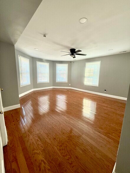 Living room - 520 Maine Ave