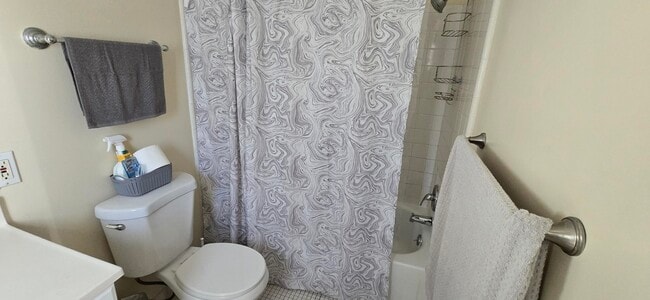 Building Photo - 1600 S N St