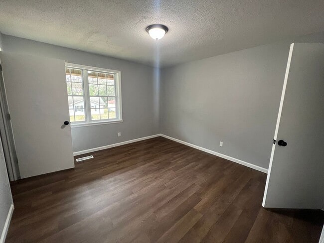 Building Photo - 435 30th Pl