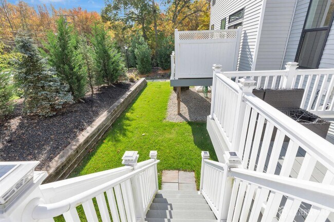 Building Photo - 29 Beachwood Dr