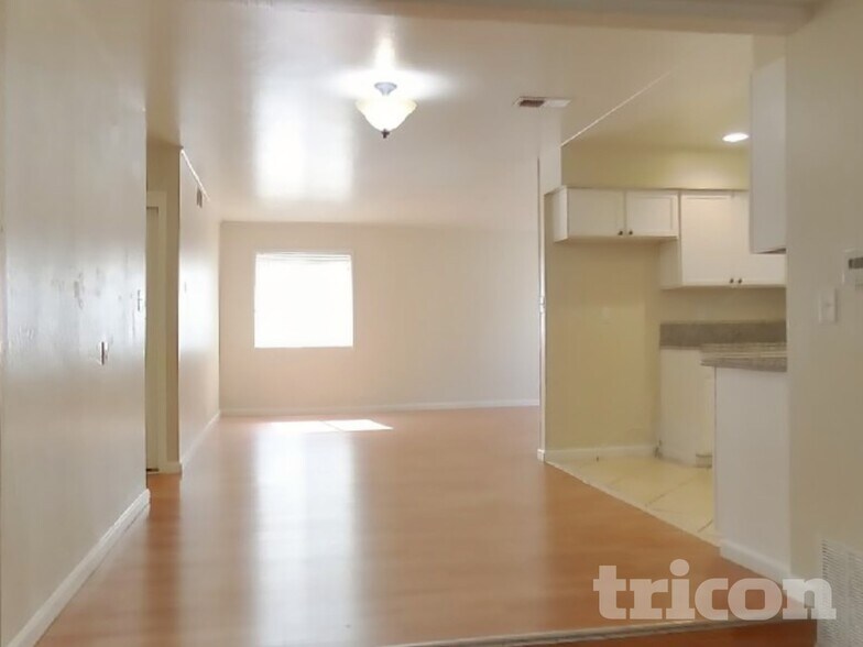 Building Photo - 1724 Hemlock St