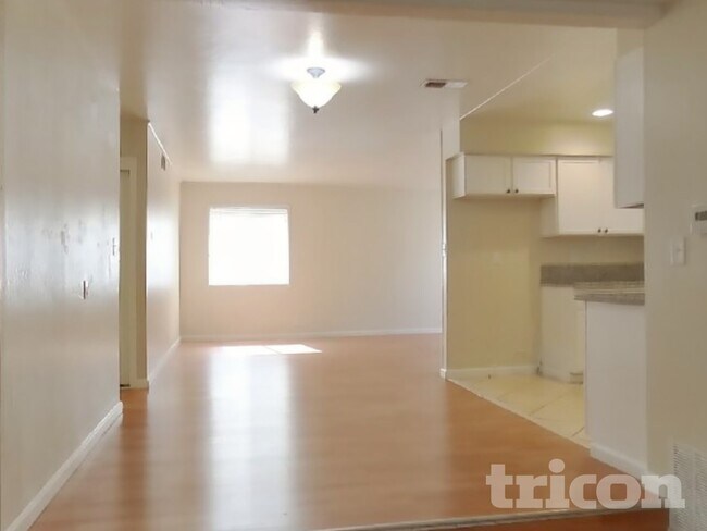 Building Photo - 1724 Hemlock St