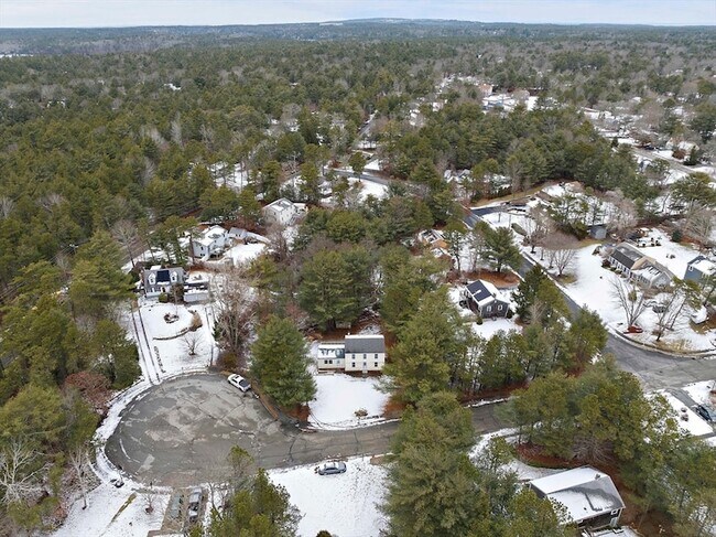 Building Photo - 4 Oaken Bucket Ln