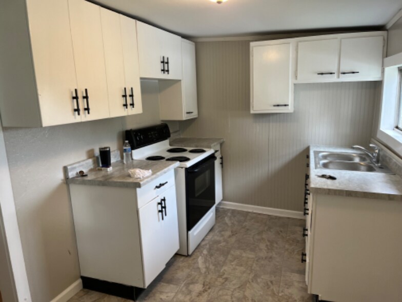 Building Photo - 846 Midkiff Dr