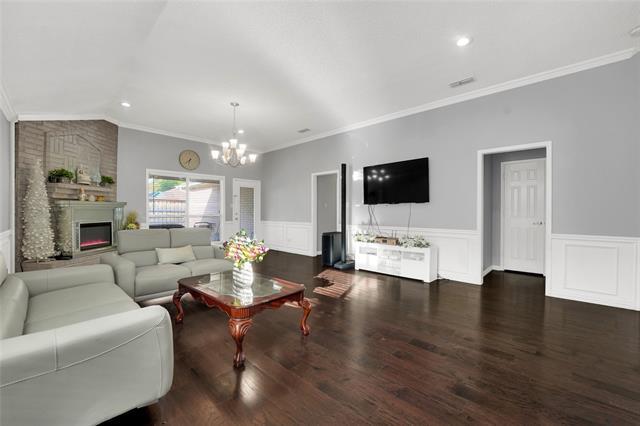 Building Photo - 2832 Claremont Dr