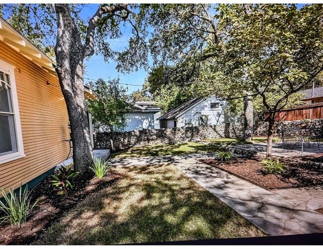 Building Photo - 106 E 35th St